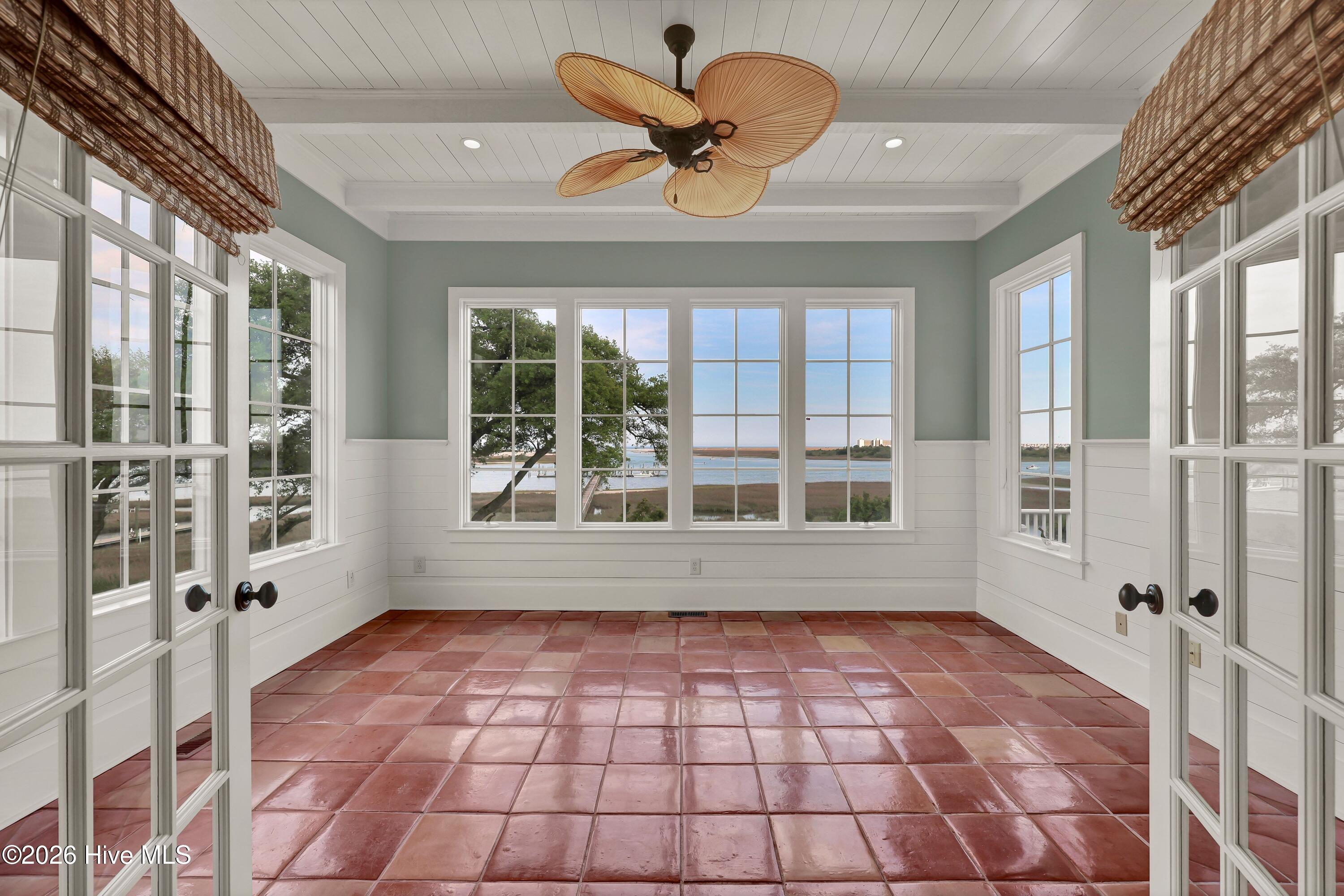 100569484 | Photo 40