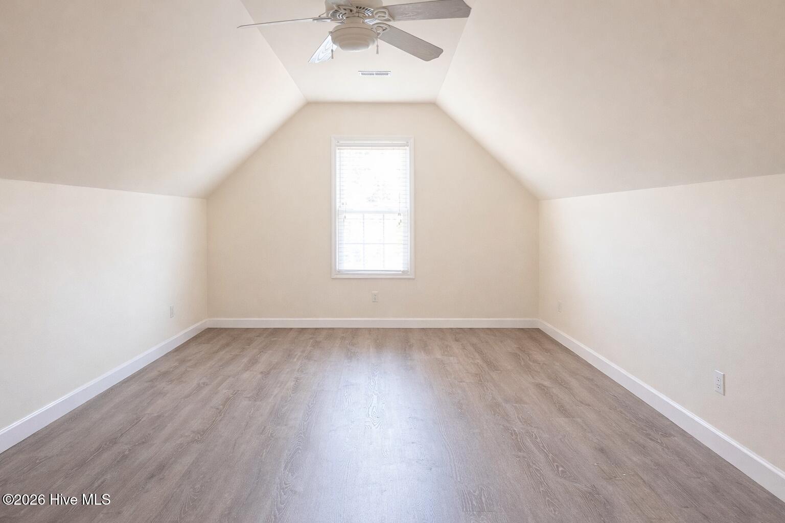 100559708 | Photo 65