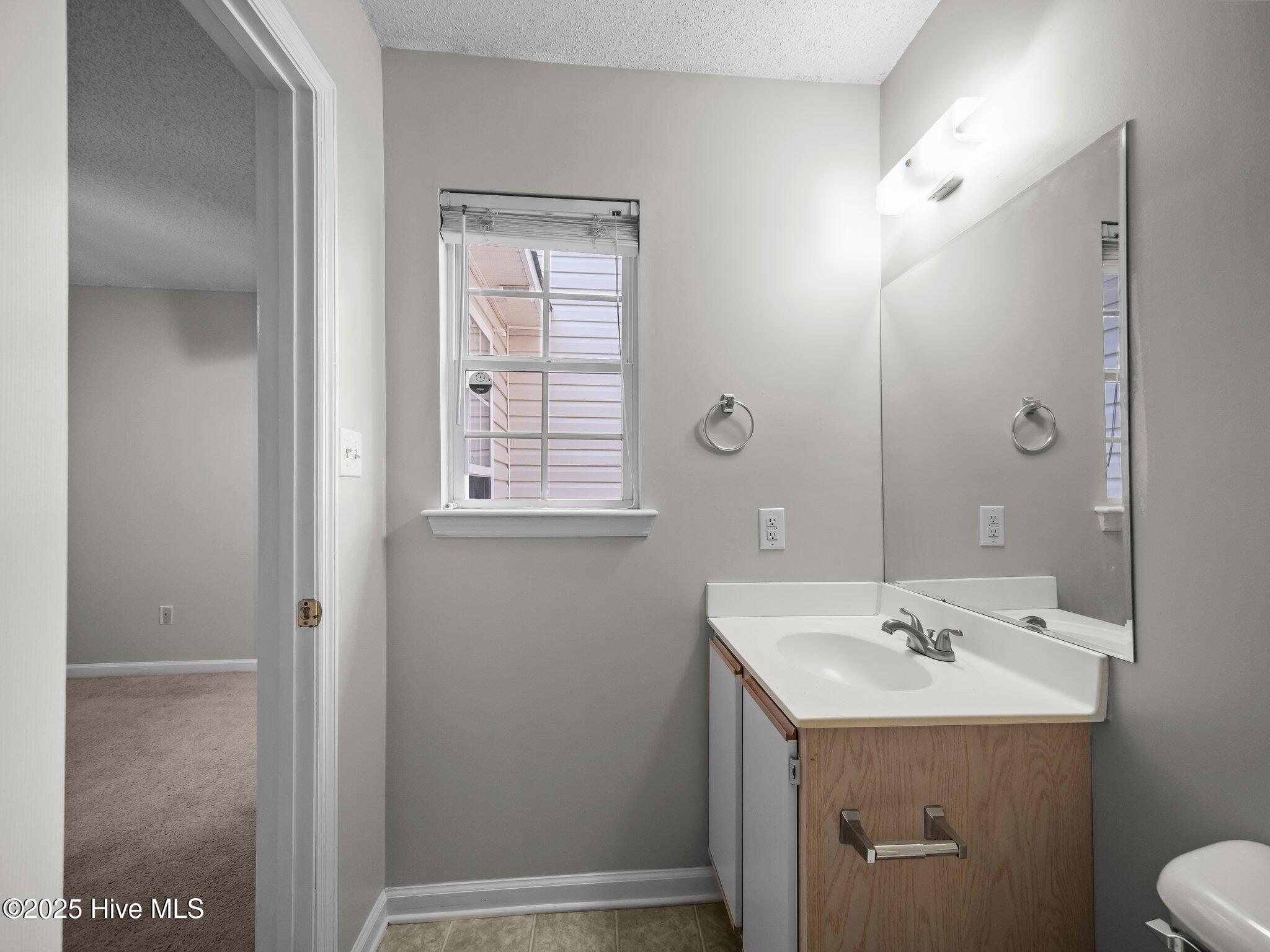 100570696 | Photo 17