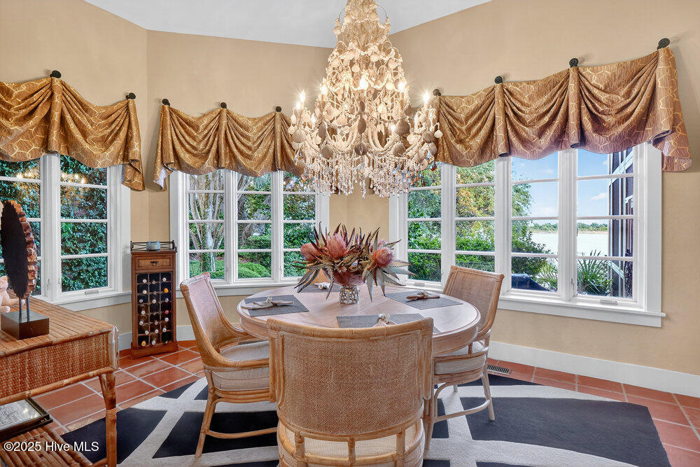 100544850 | Photo 38