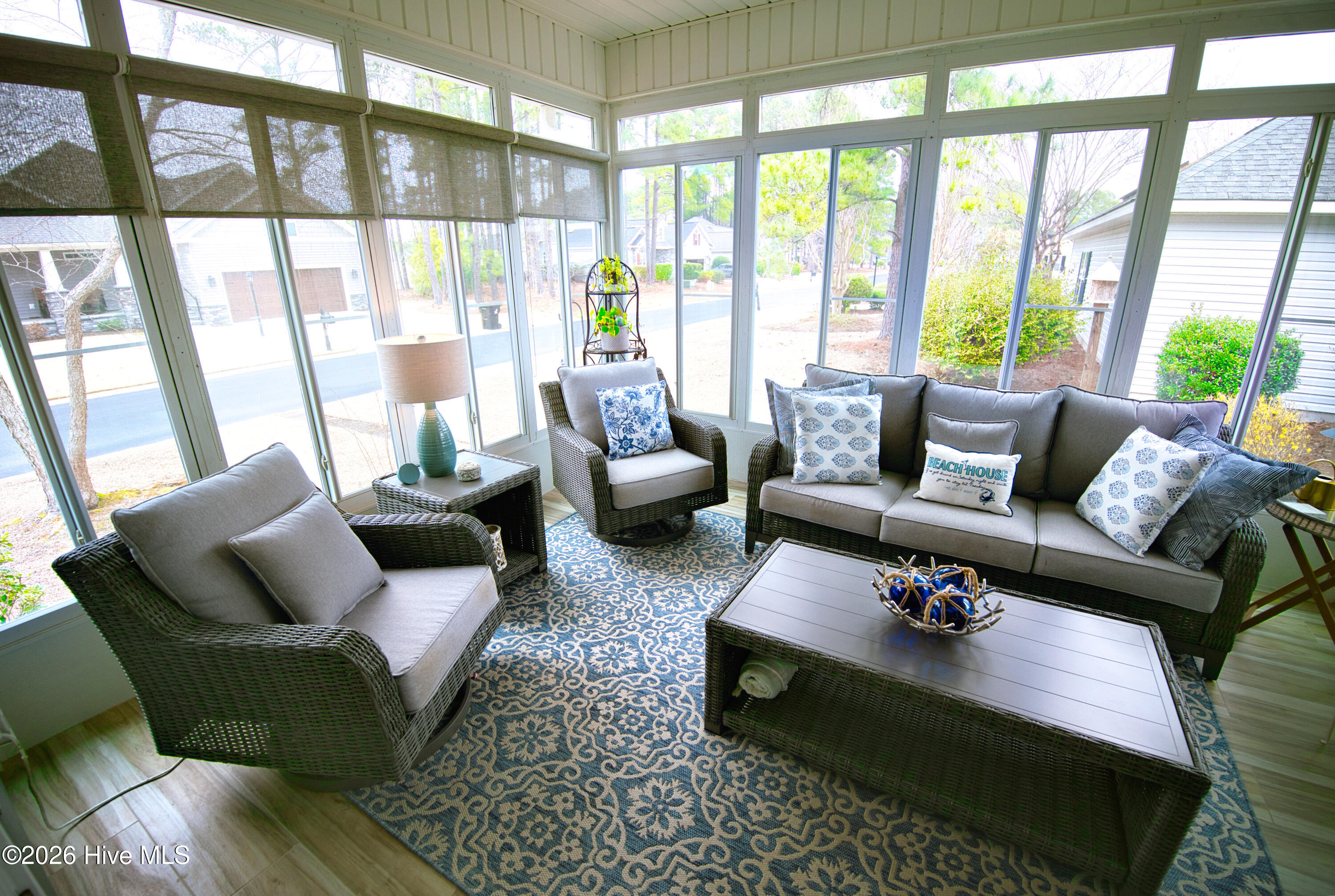 100558044 | Photo 35