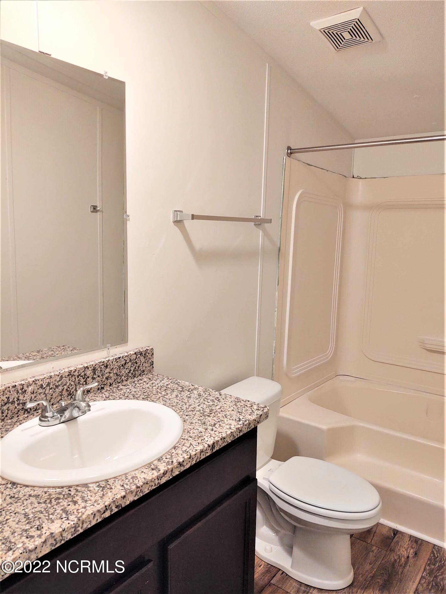 100560795 | Photo 19