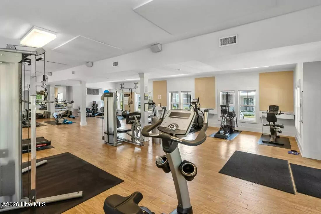 100568555 | Photo 46