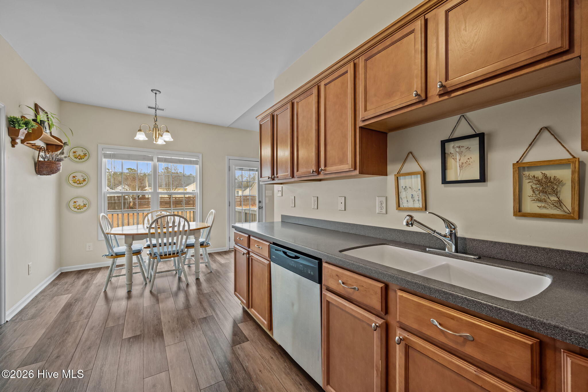 100549780 | Photo 20