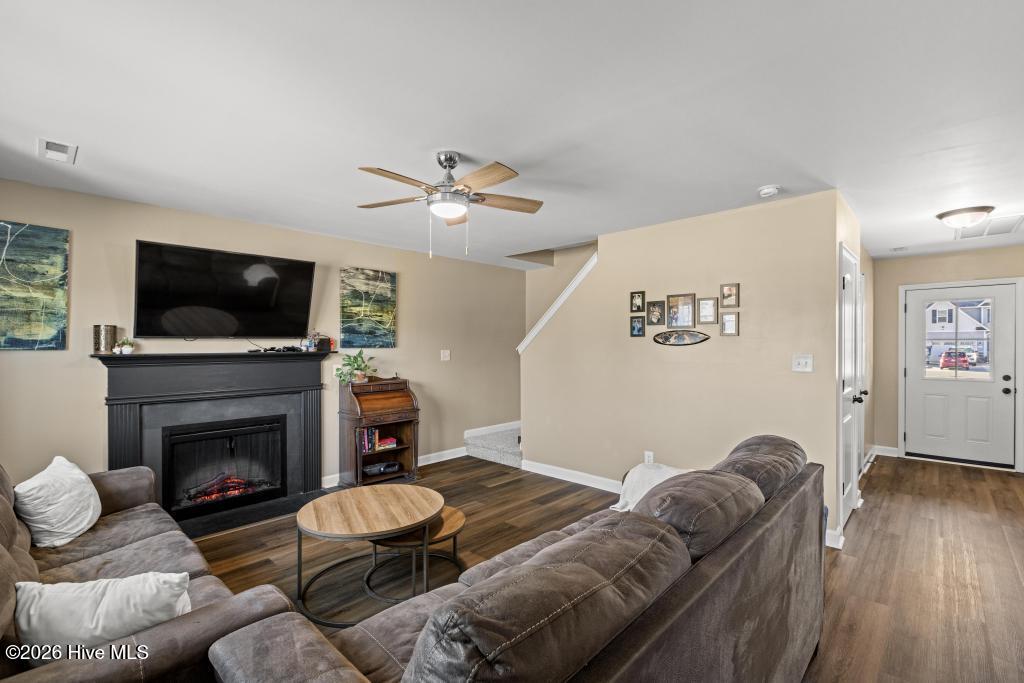 100561745 | Photo 18