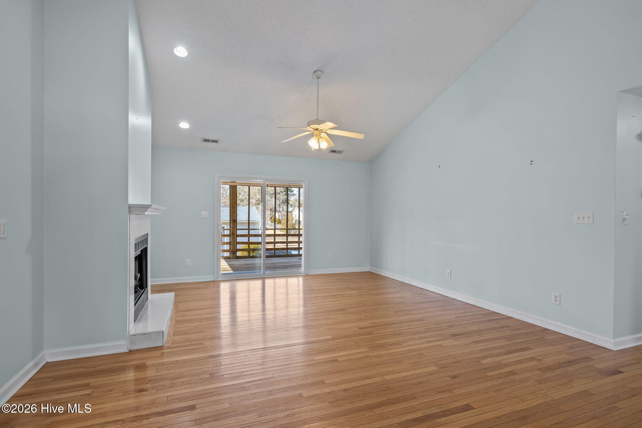 100554027 | Photo 23