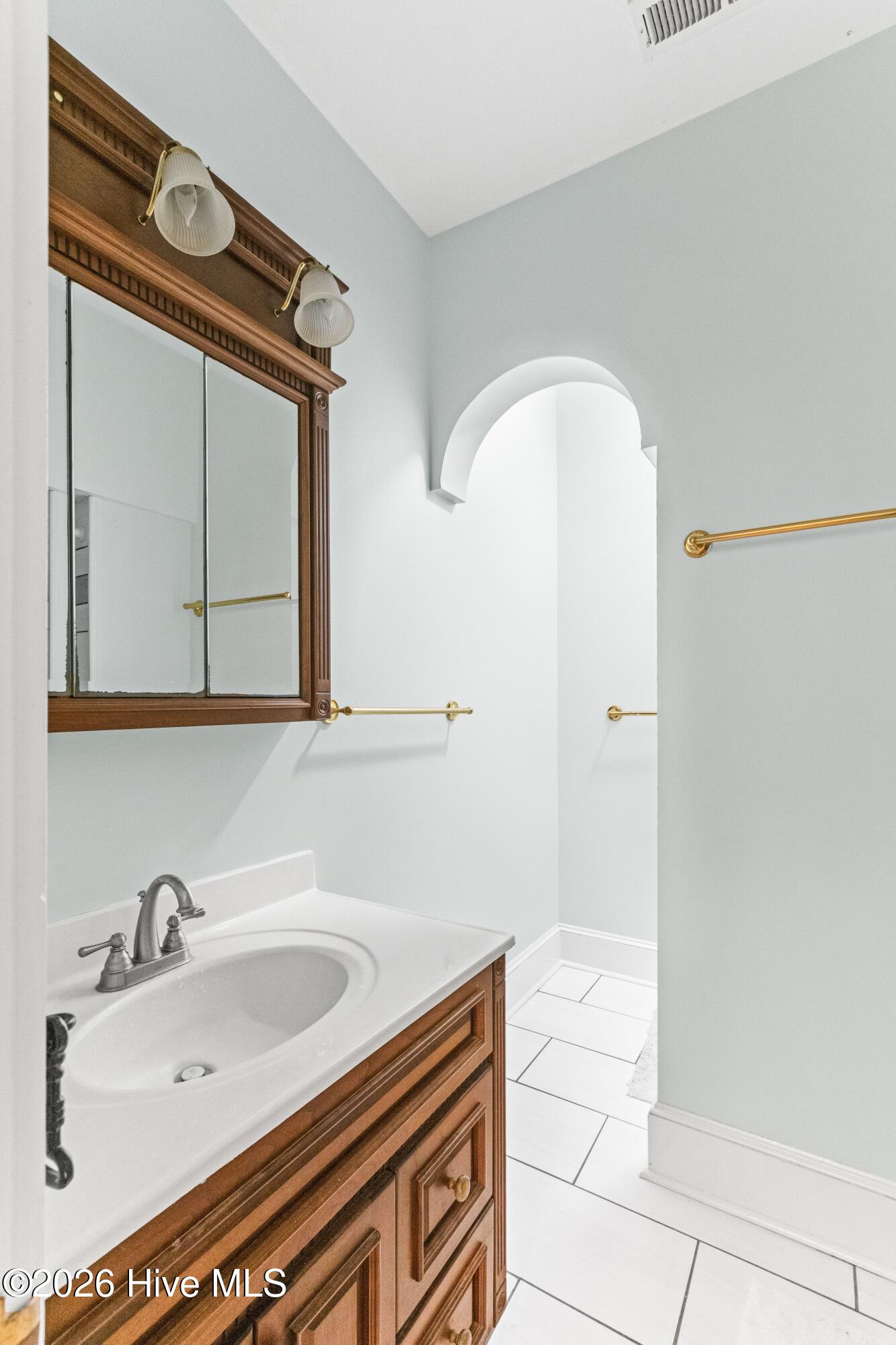 100560142 | Photo 27