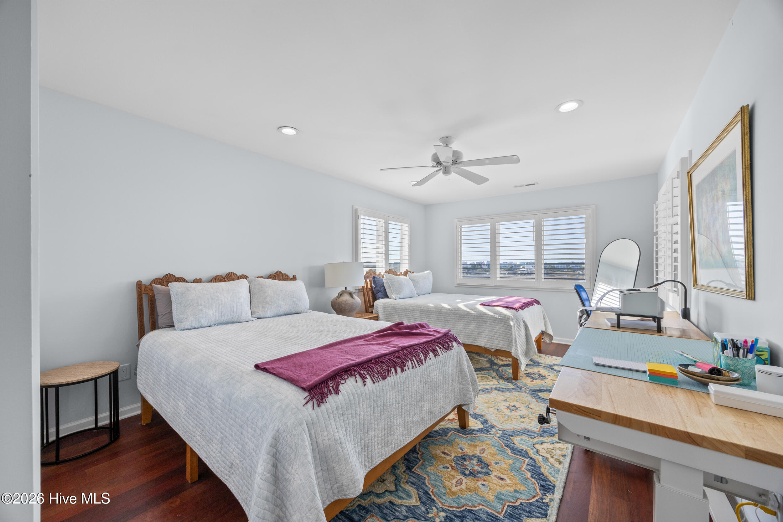 100564811 | Photo 38