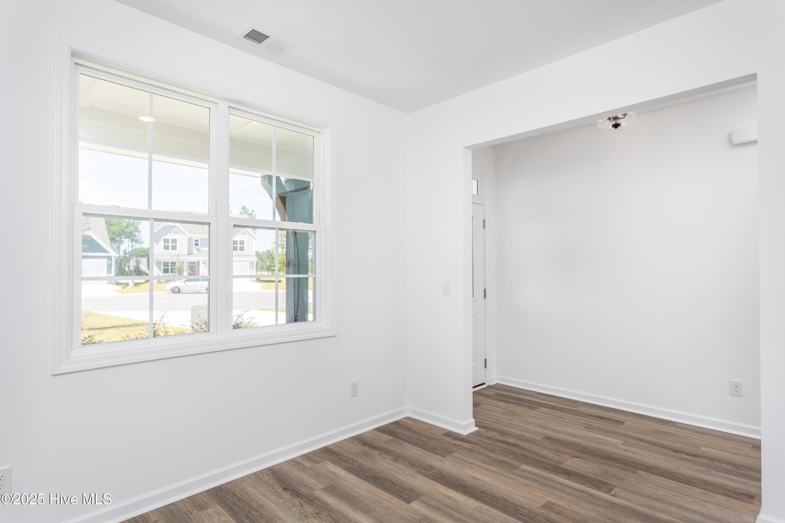 100507421 | Photo 11