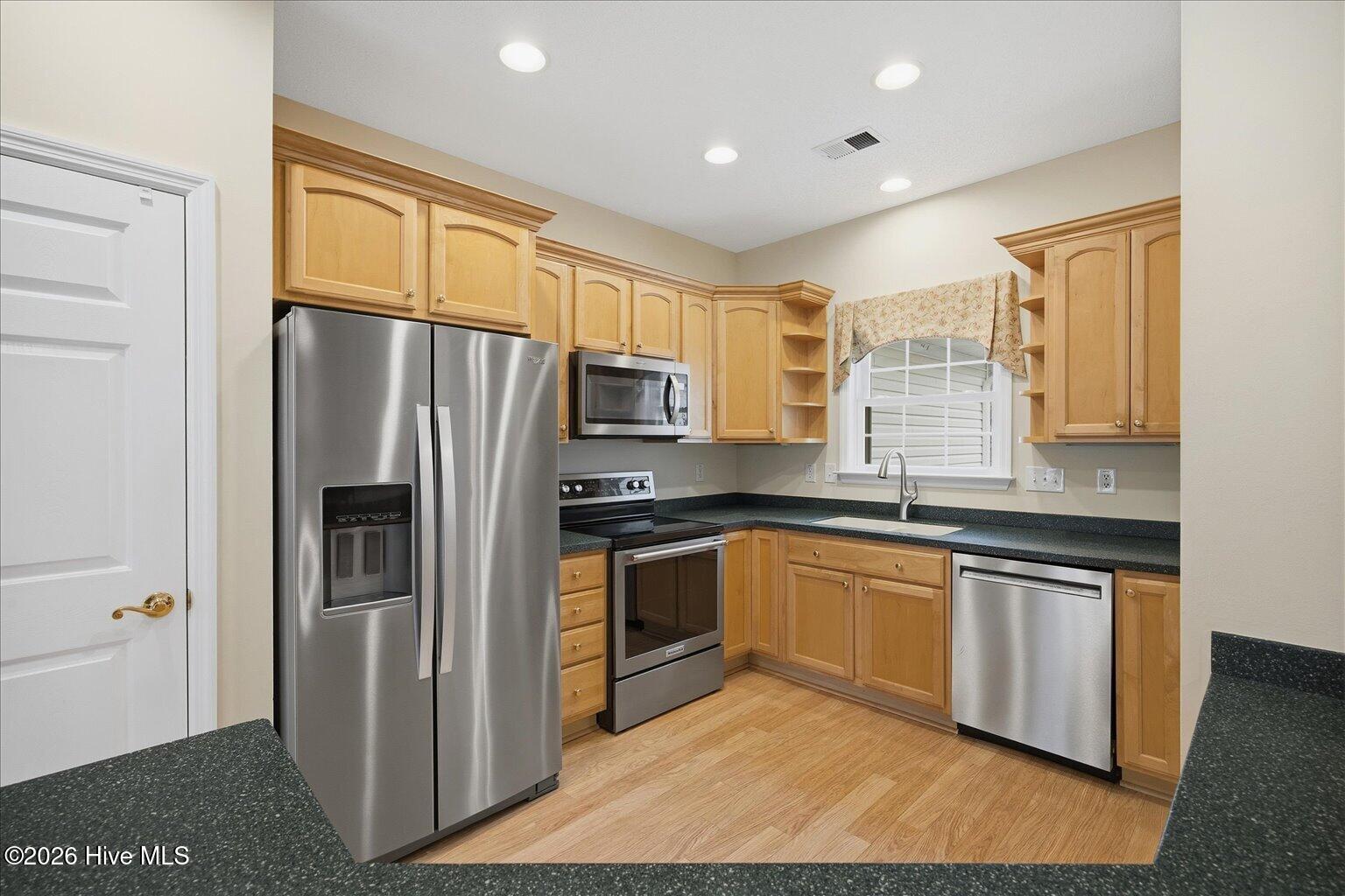 100553011 | Photo 26