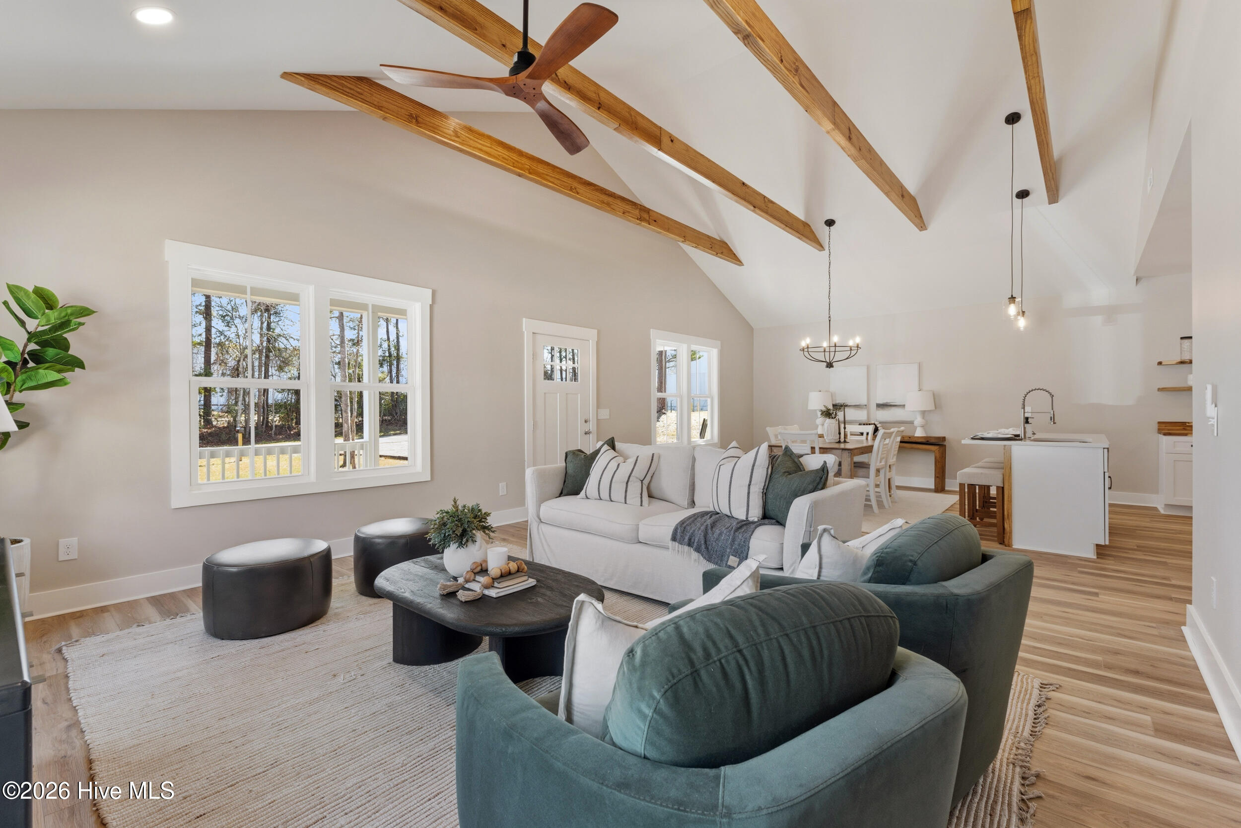 100557700 | Photo 16