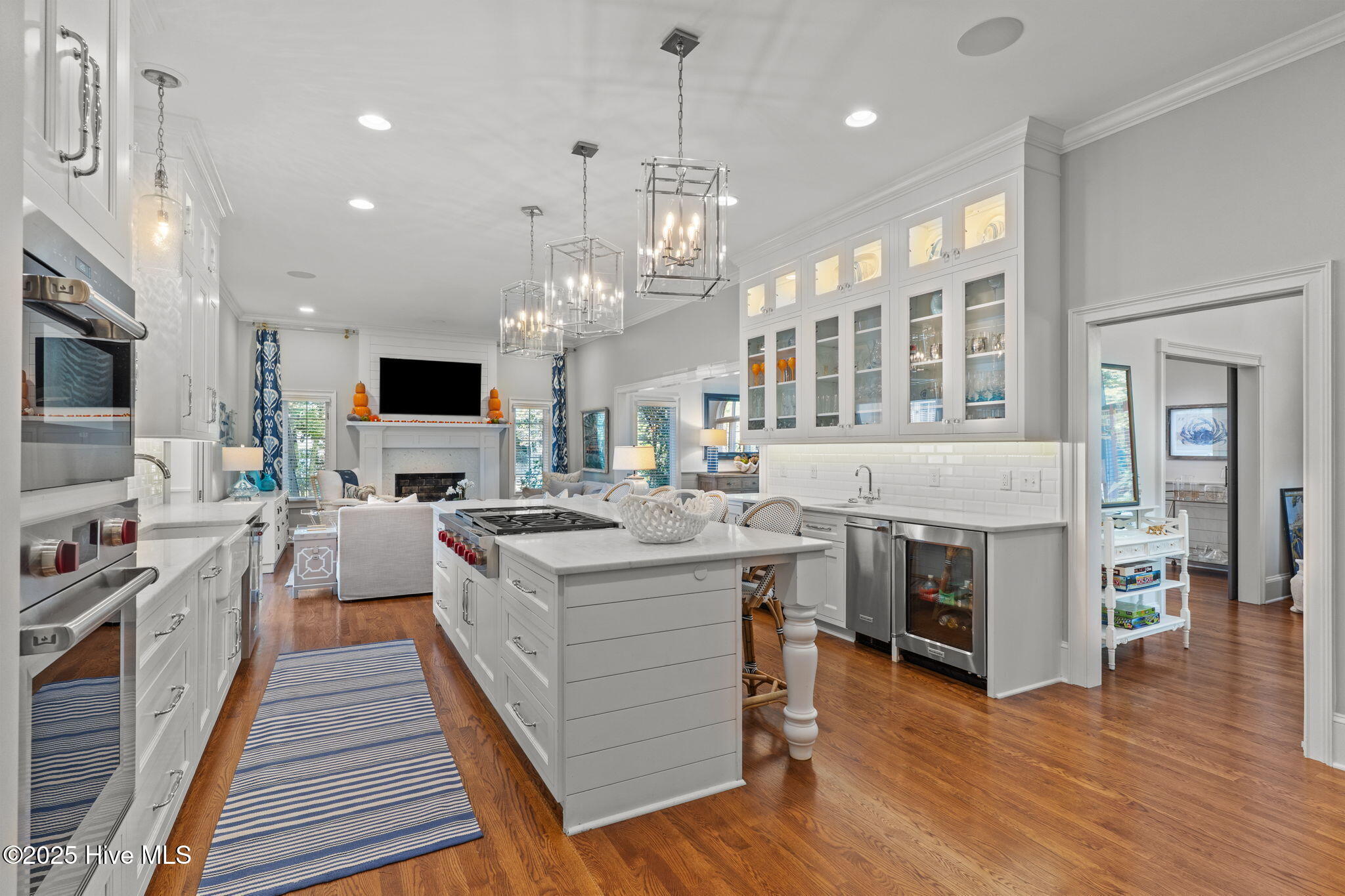 100537269 | Photo 38