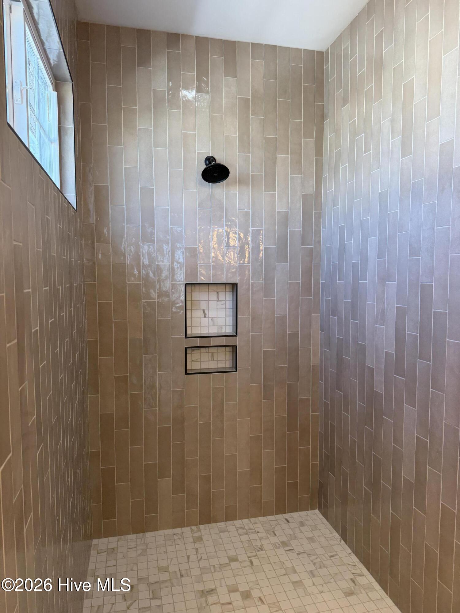 100559607 | Photo 31