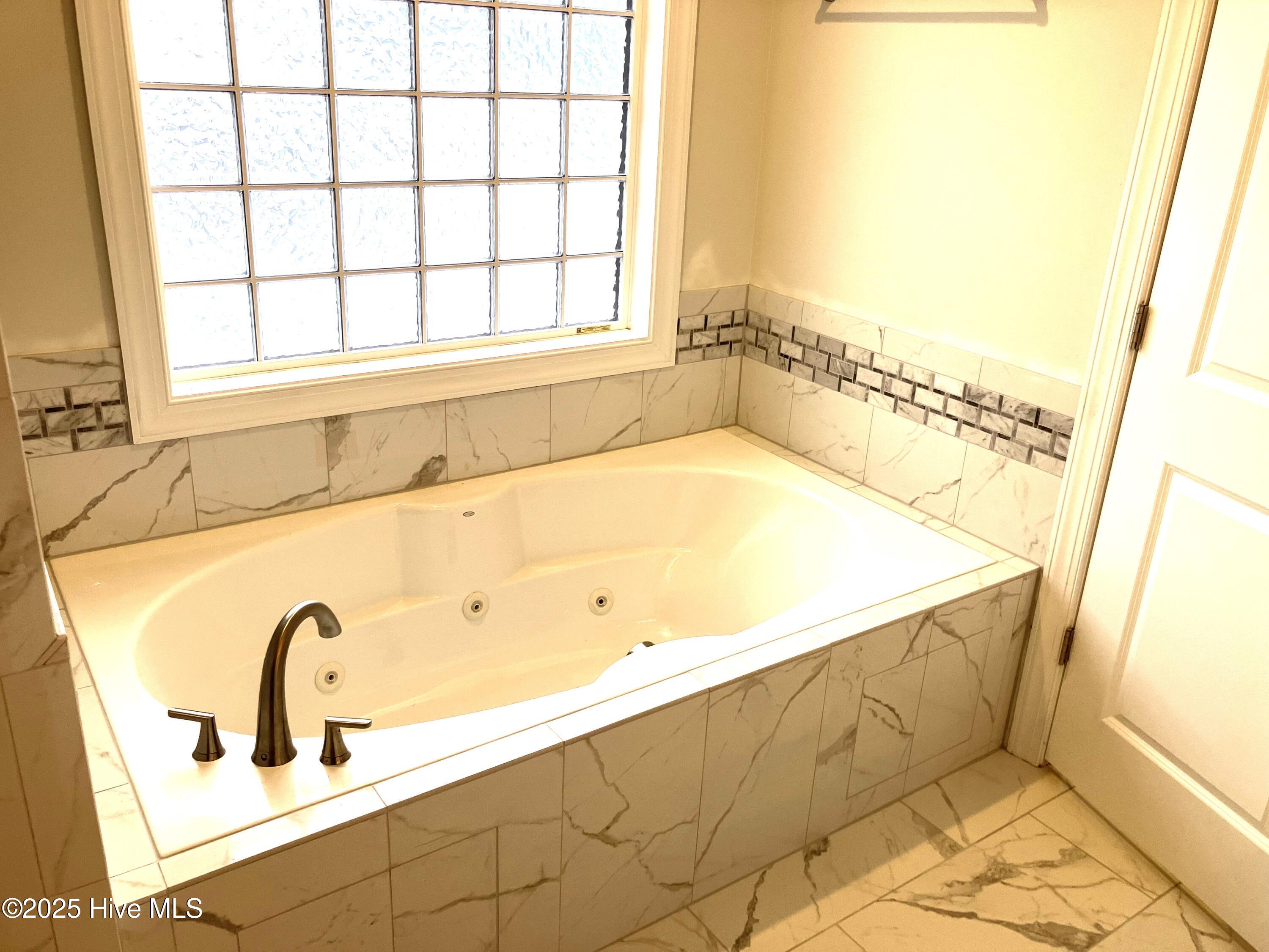 100514159 | Photo 33