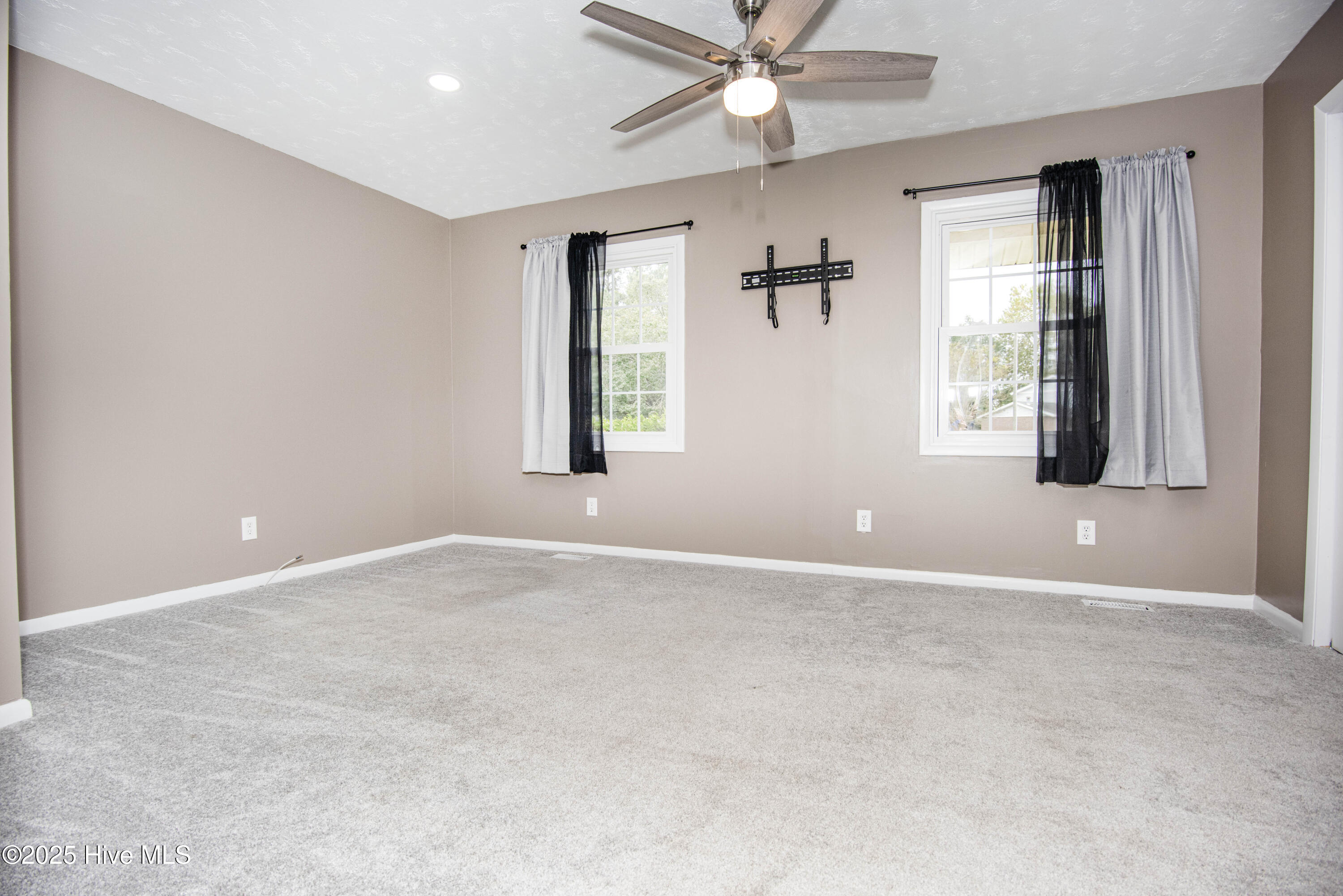 100536196 | Photo 24