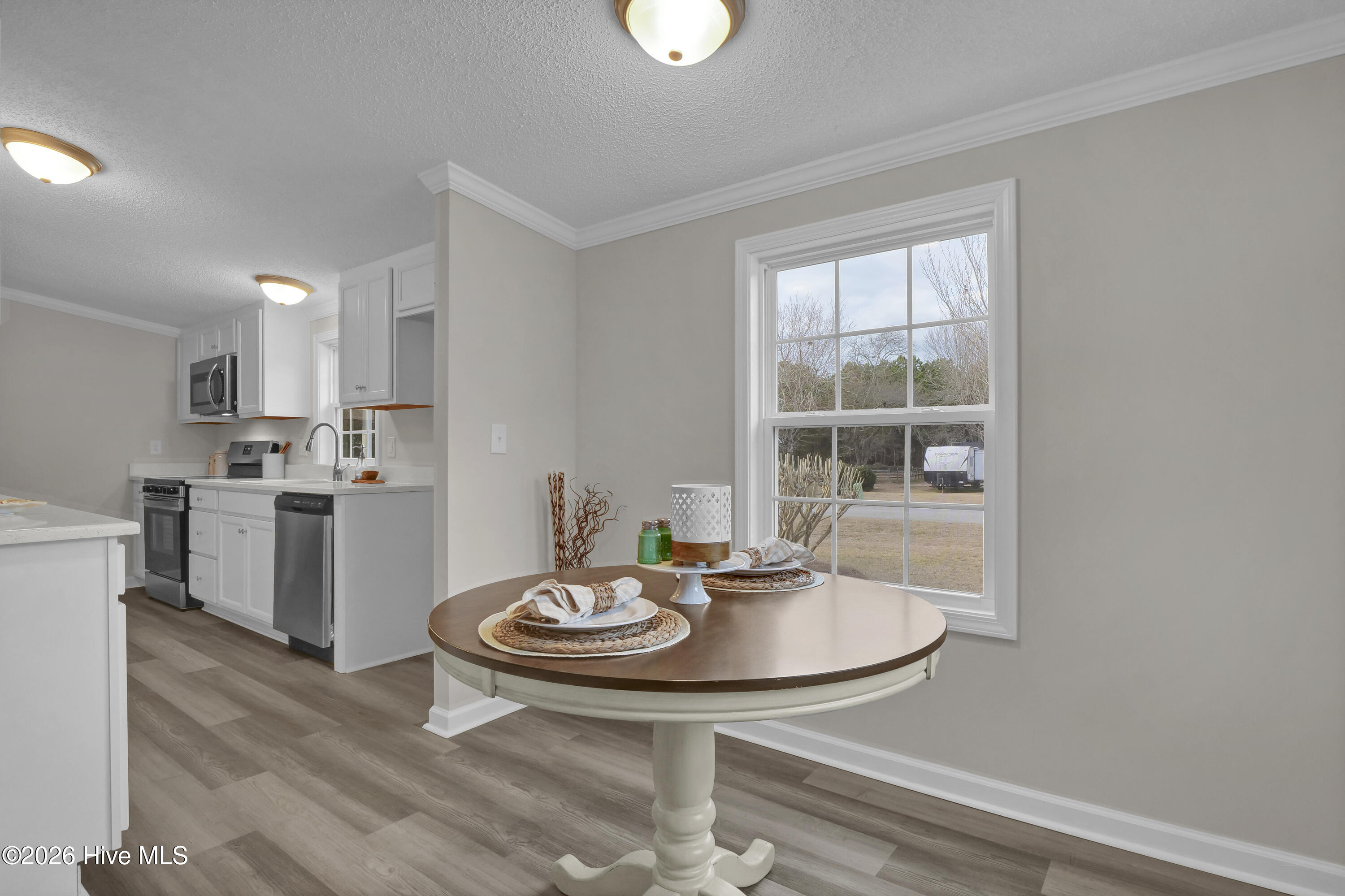 100550889 | Photo 11