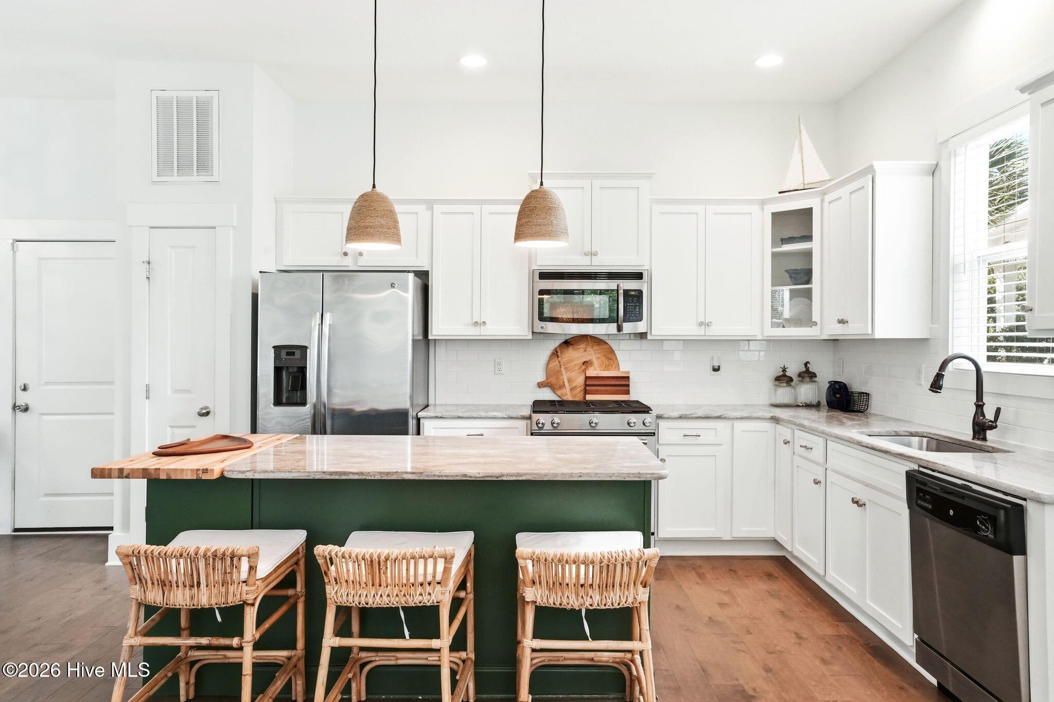 100565220 | Photo 16