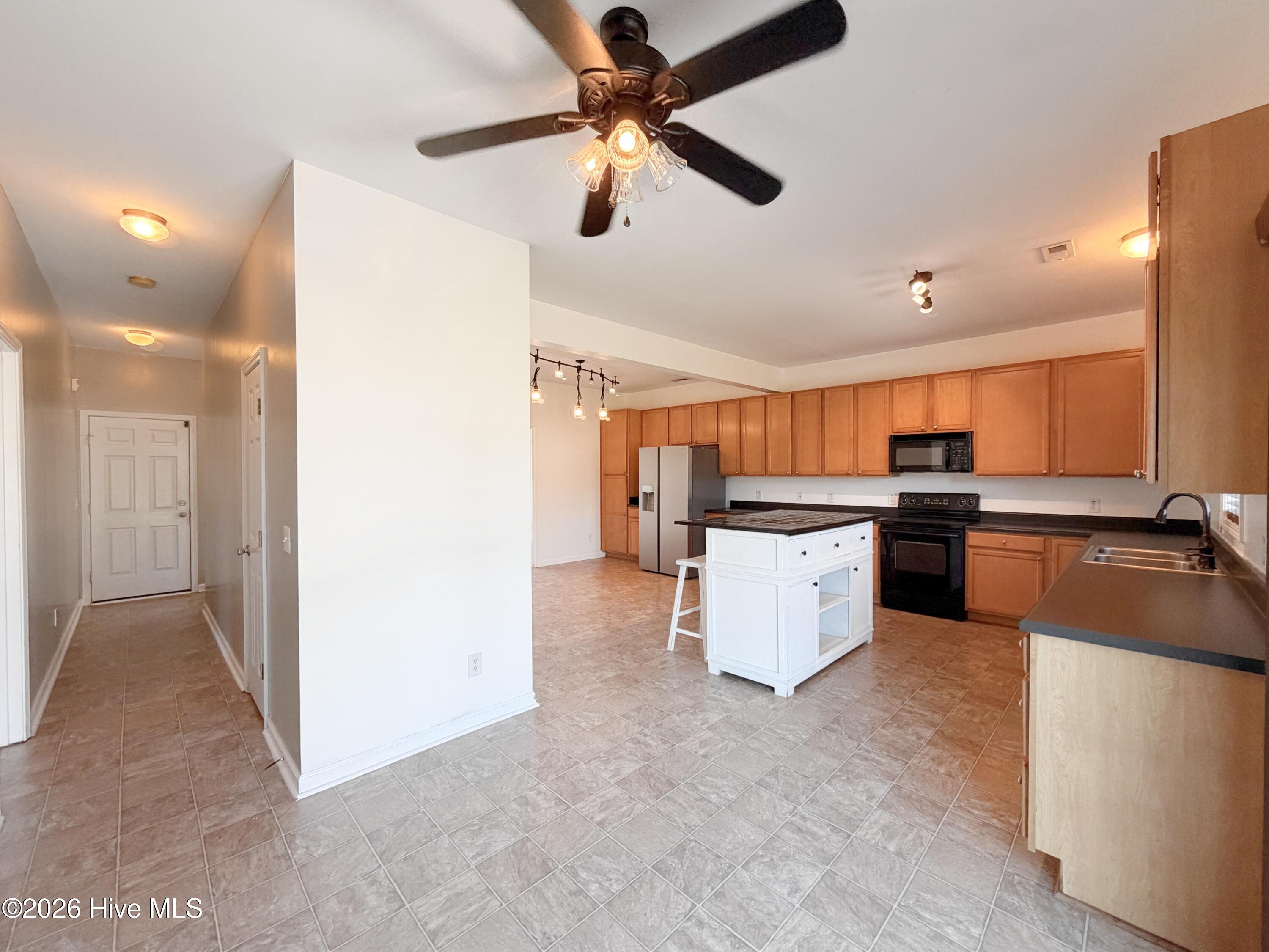 100547389 | Photo 16