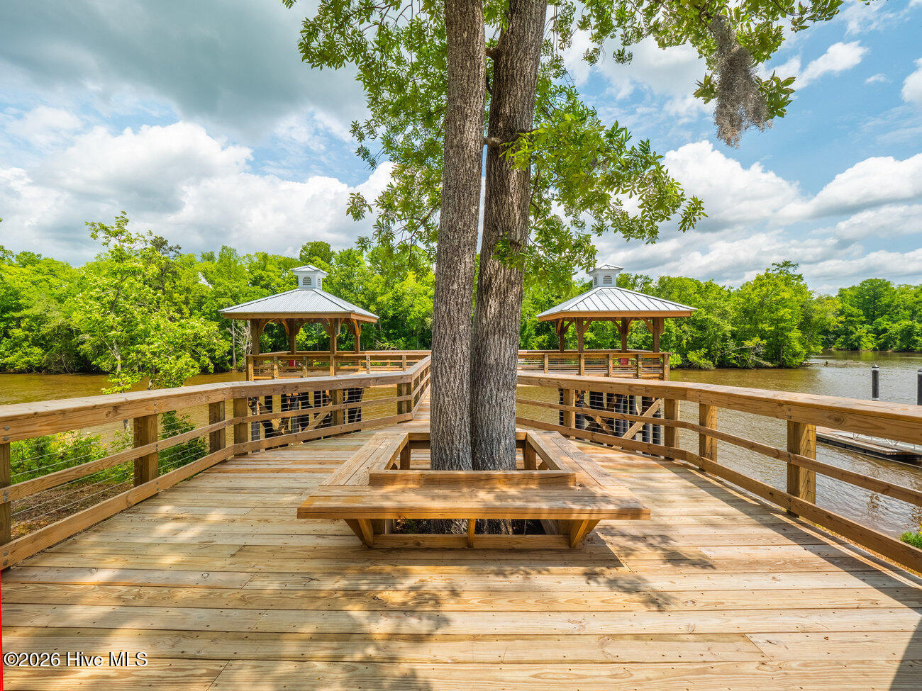 100567855 | Photo 85