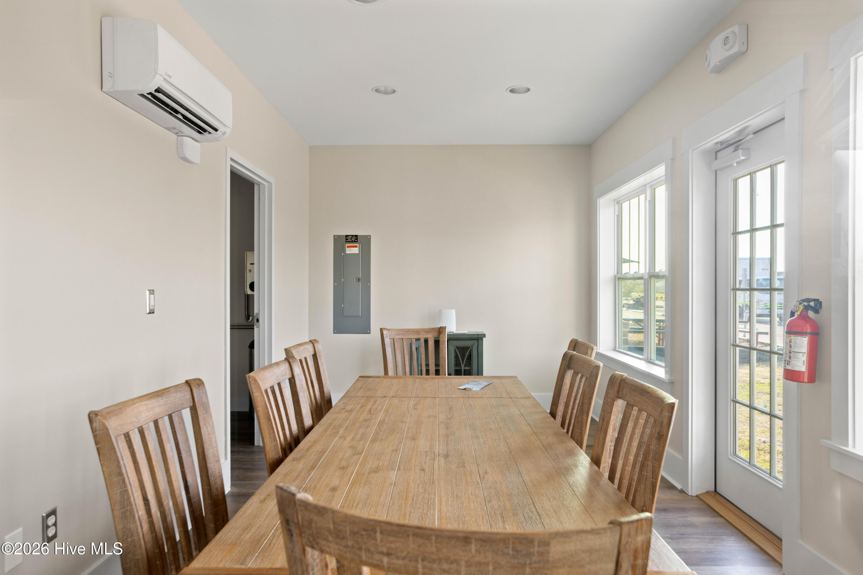 100554021 | Photo 61