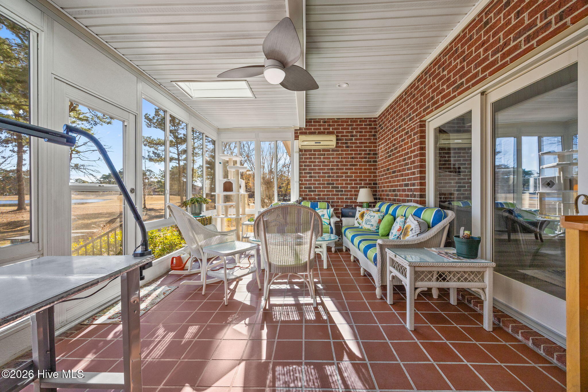 100547284 | Photo 36