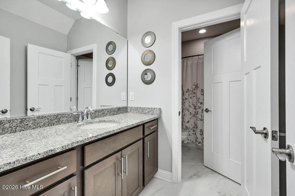 100561587 | Photo 24