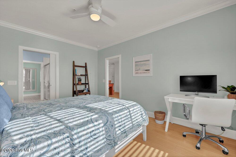 100570367 | Photo 15