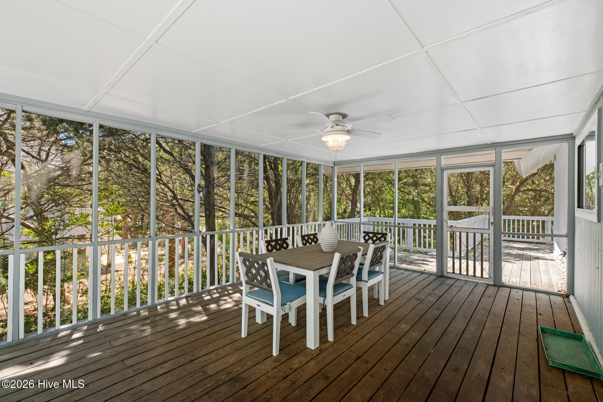 100569244 | Photo 34