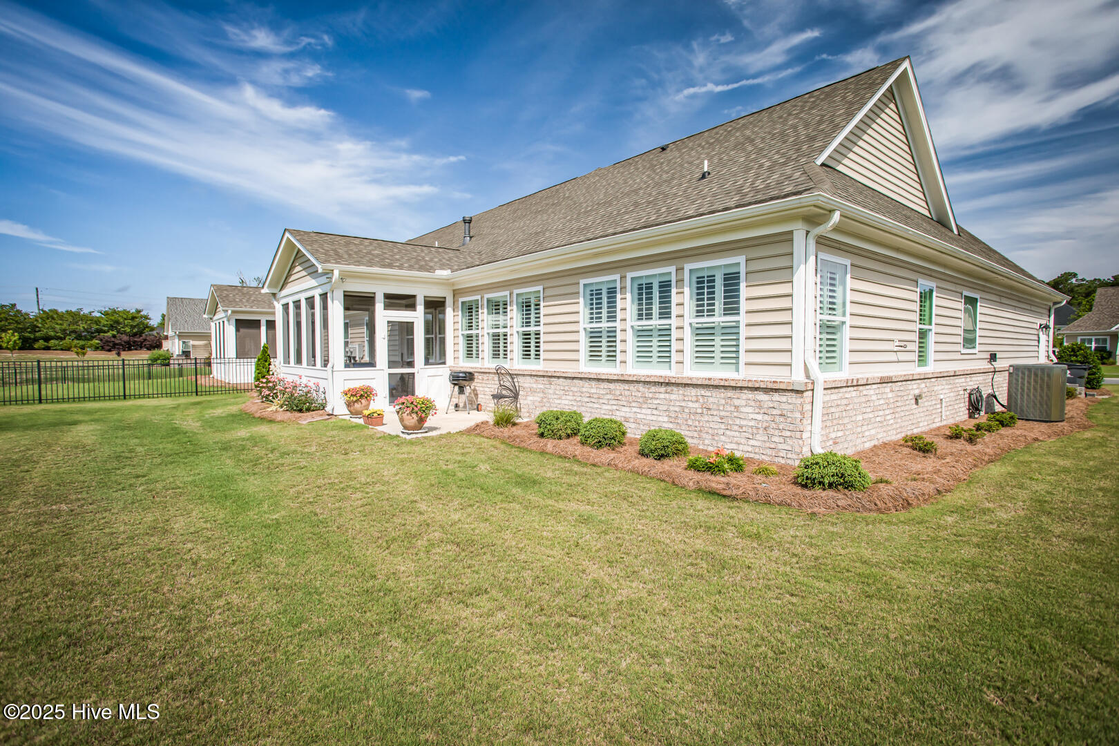 100546730 | Photo 38