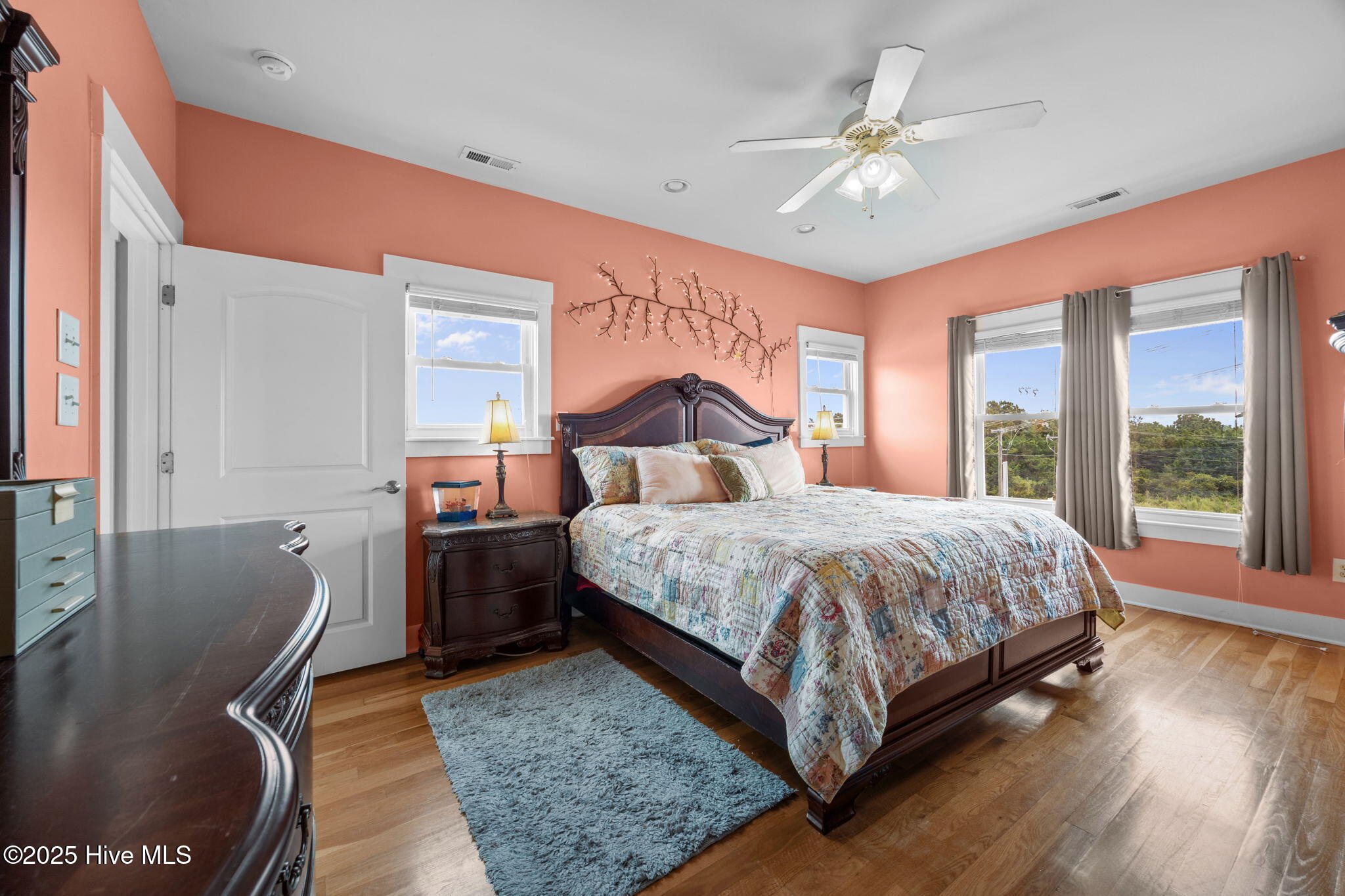 100525610 | Photo 24