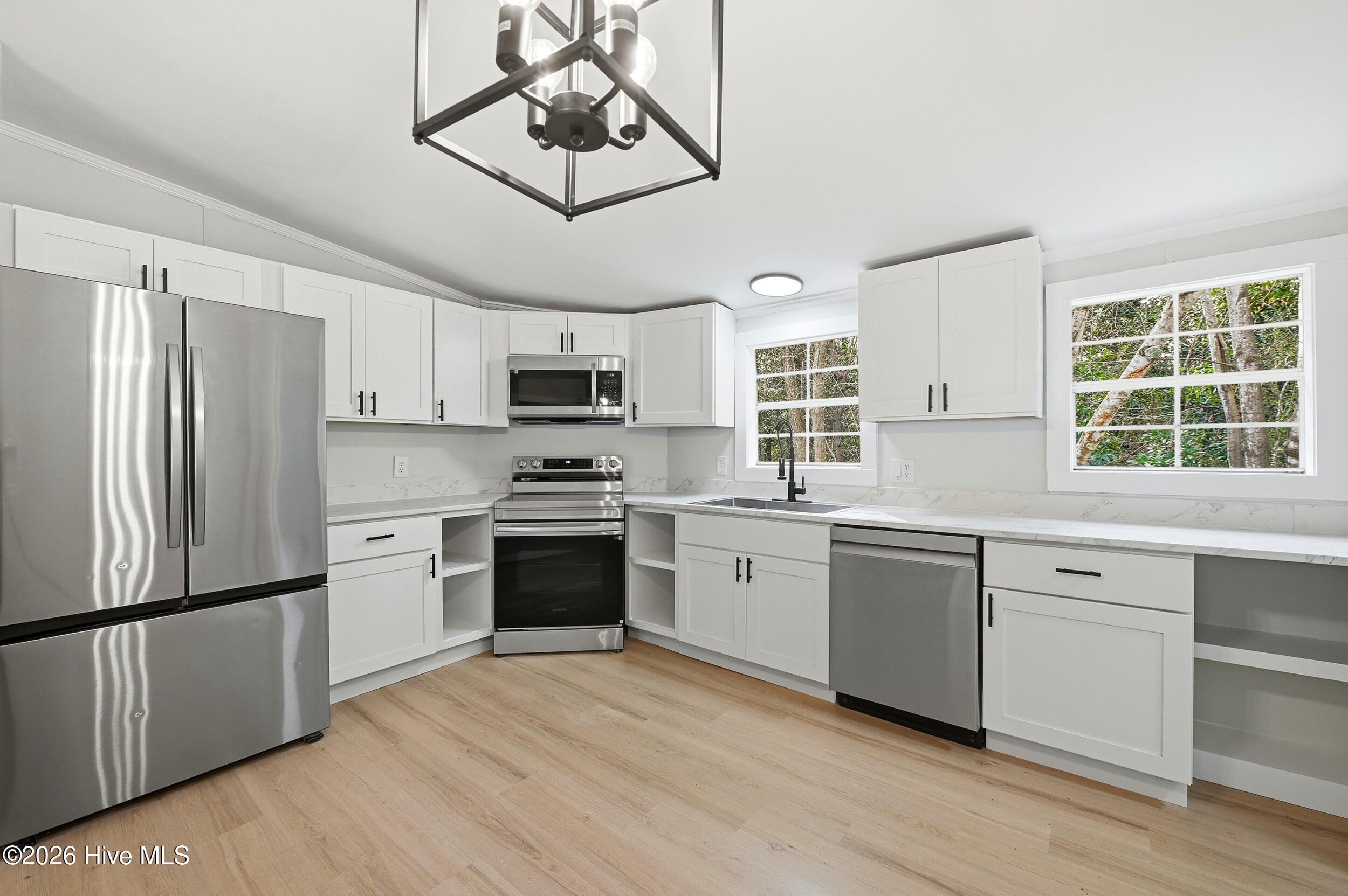 100552773 | Photo 11