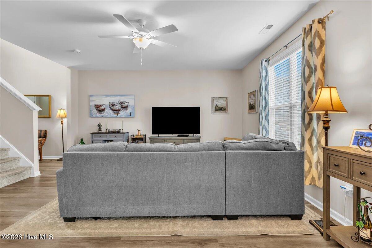 100558100 | Photo 14