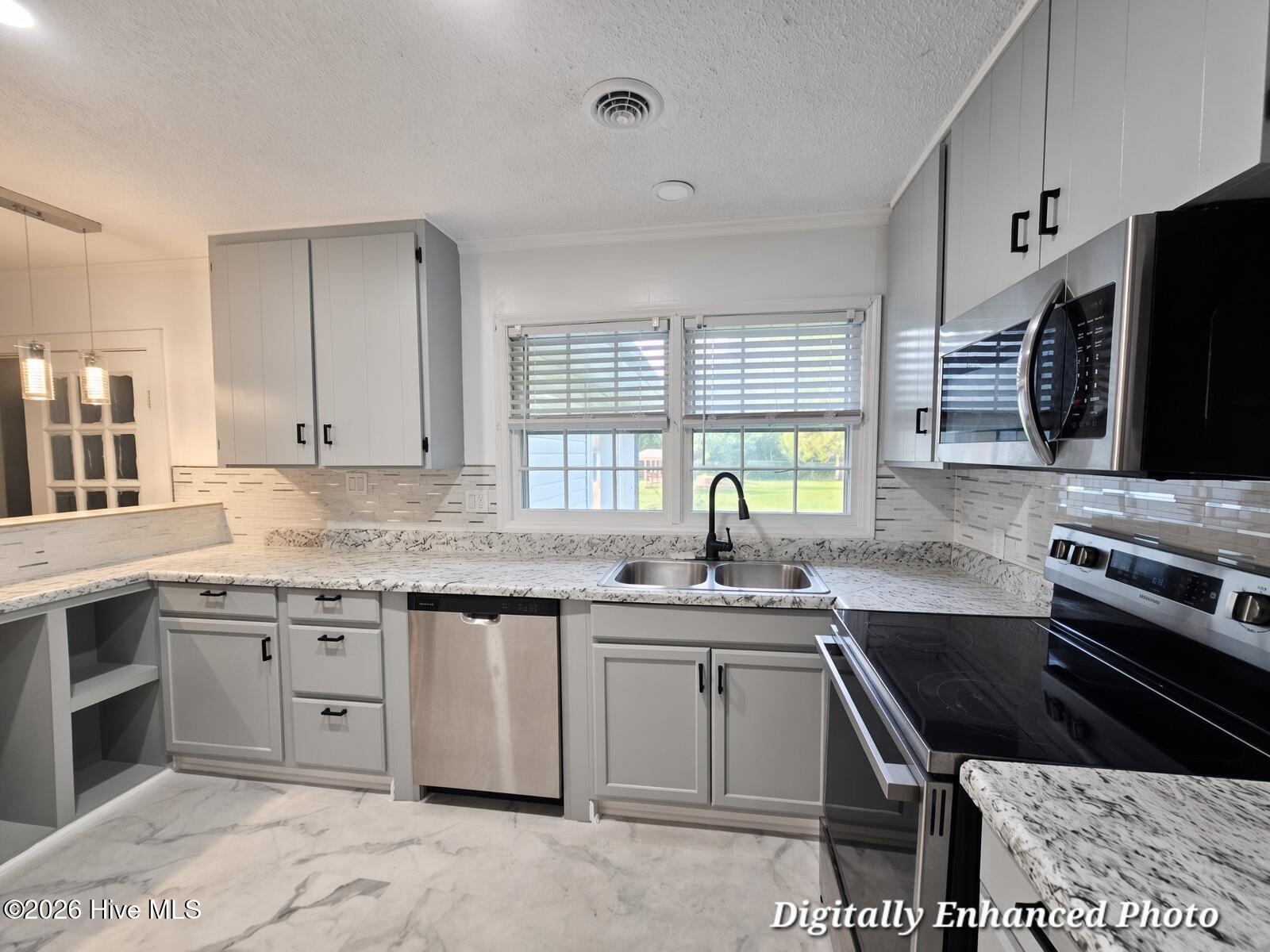 13 Collins Drive,Midway Park