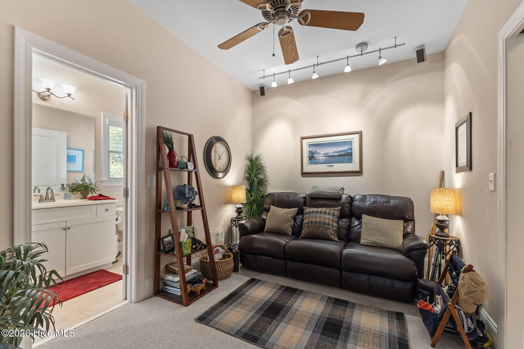 100562020 | Photo 28