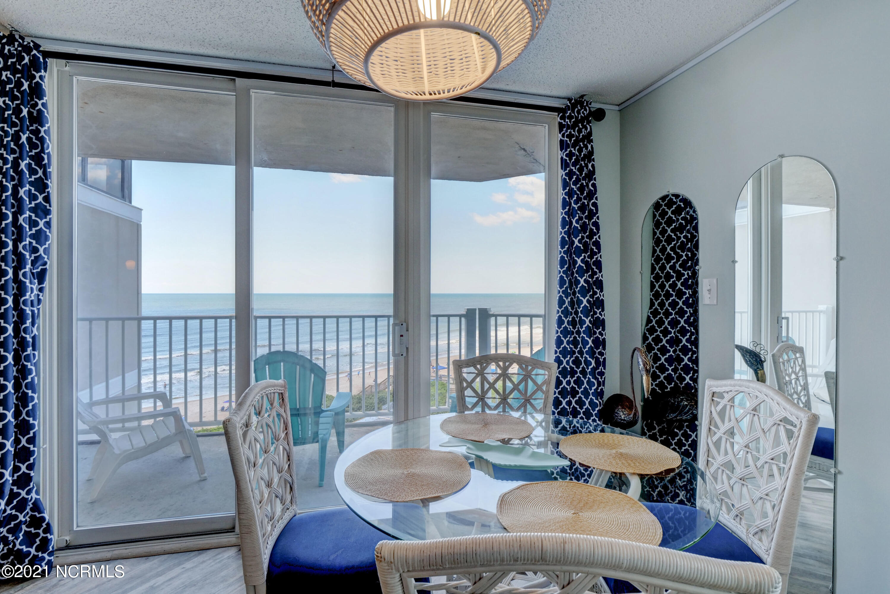 100527601 | Photo 14