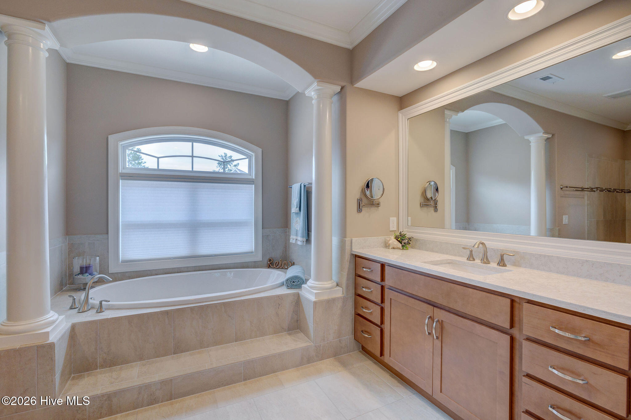 100558232 | Photo 26