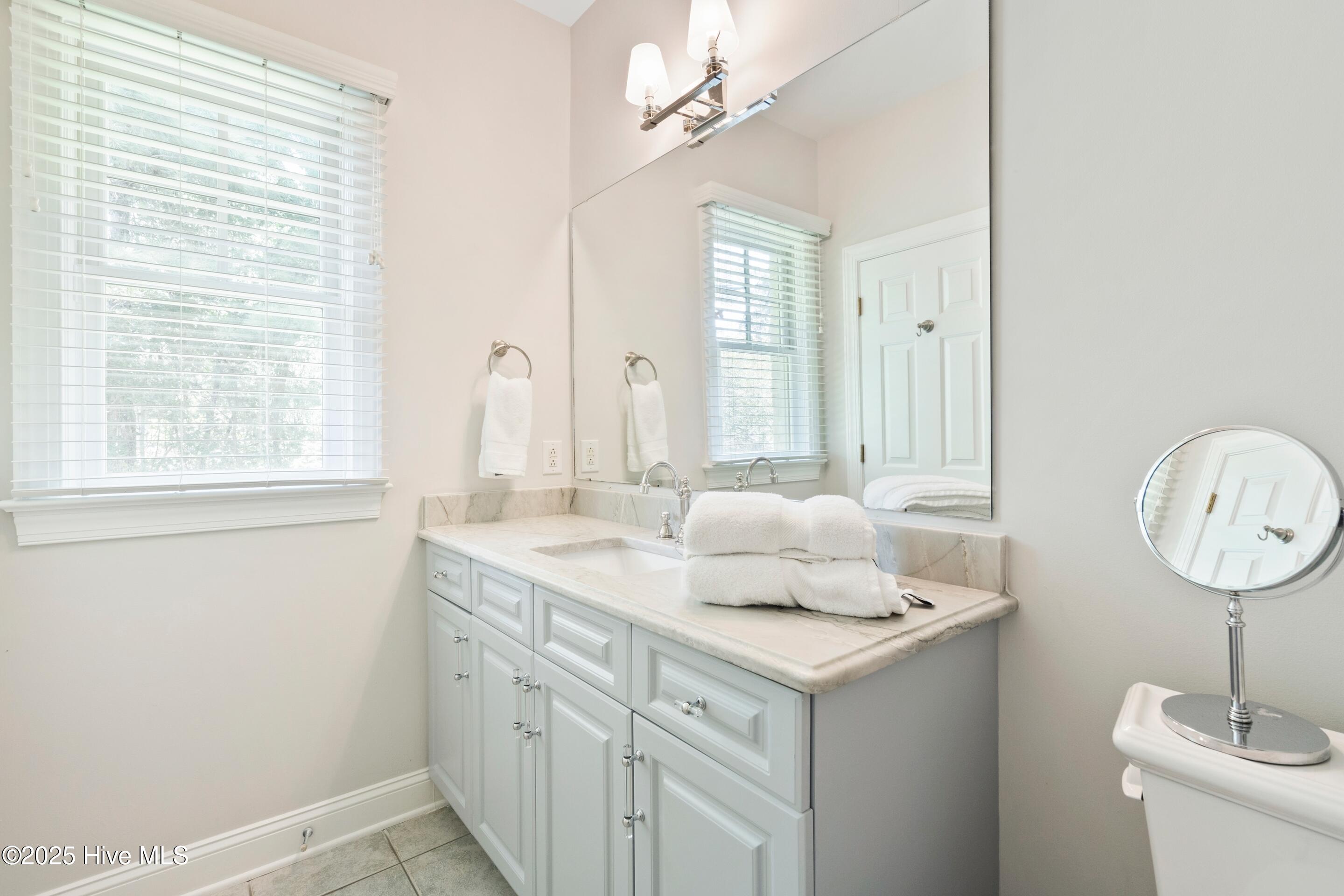 100520389 | Photo 57