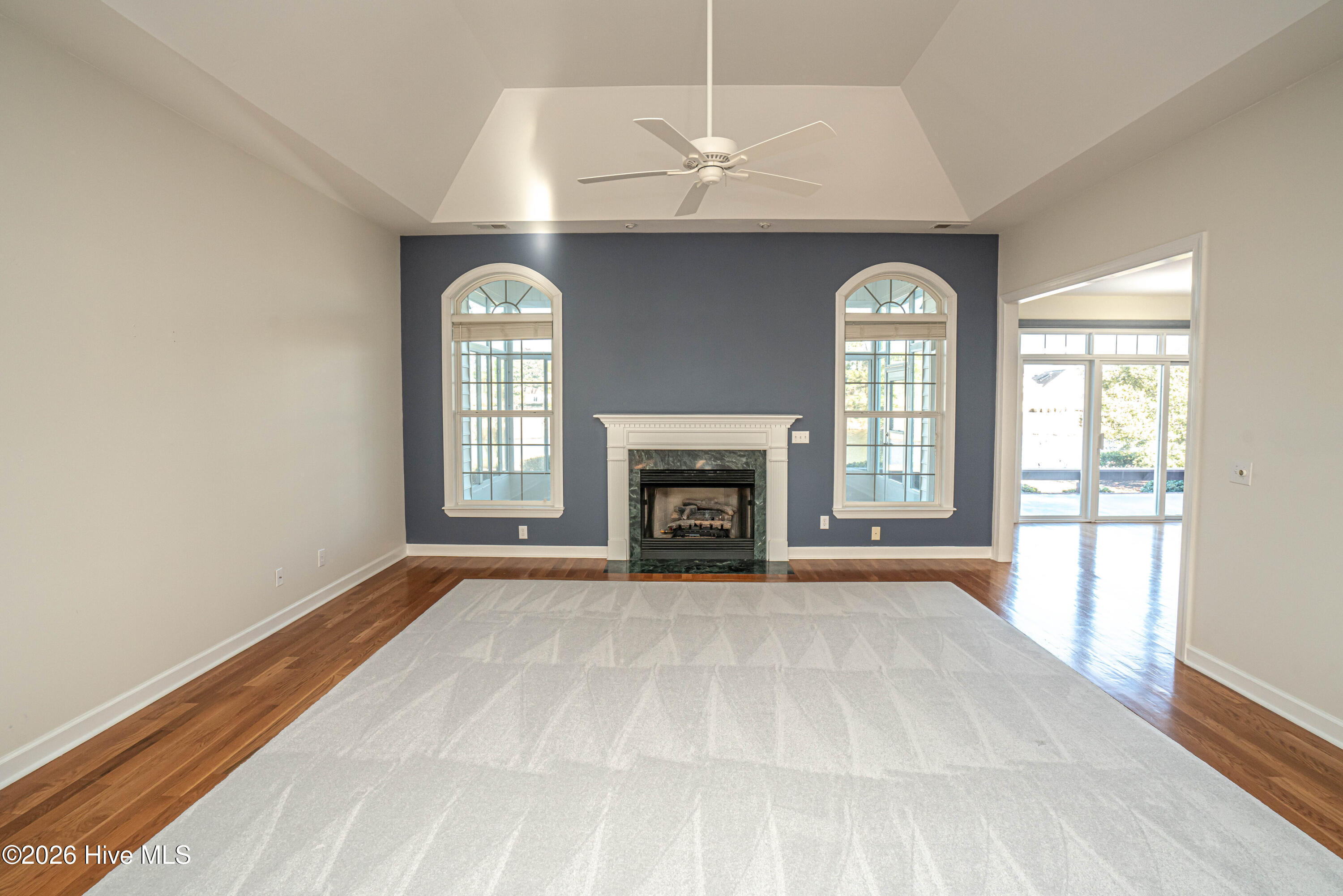 100553430 | Photo 22