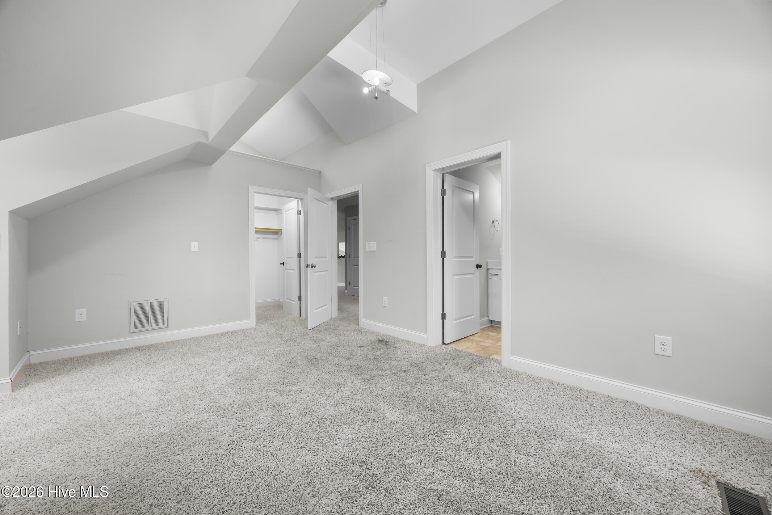 100569624 | Photo 37