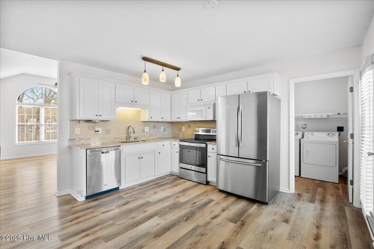 100540475 | Photo 13