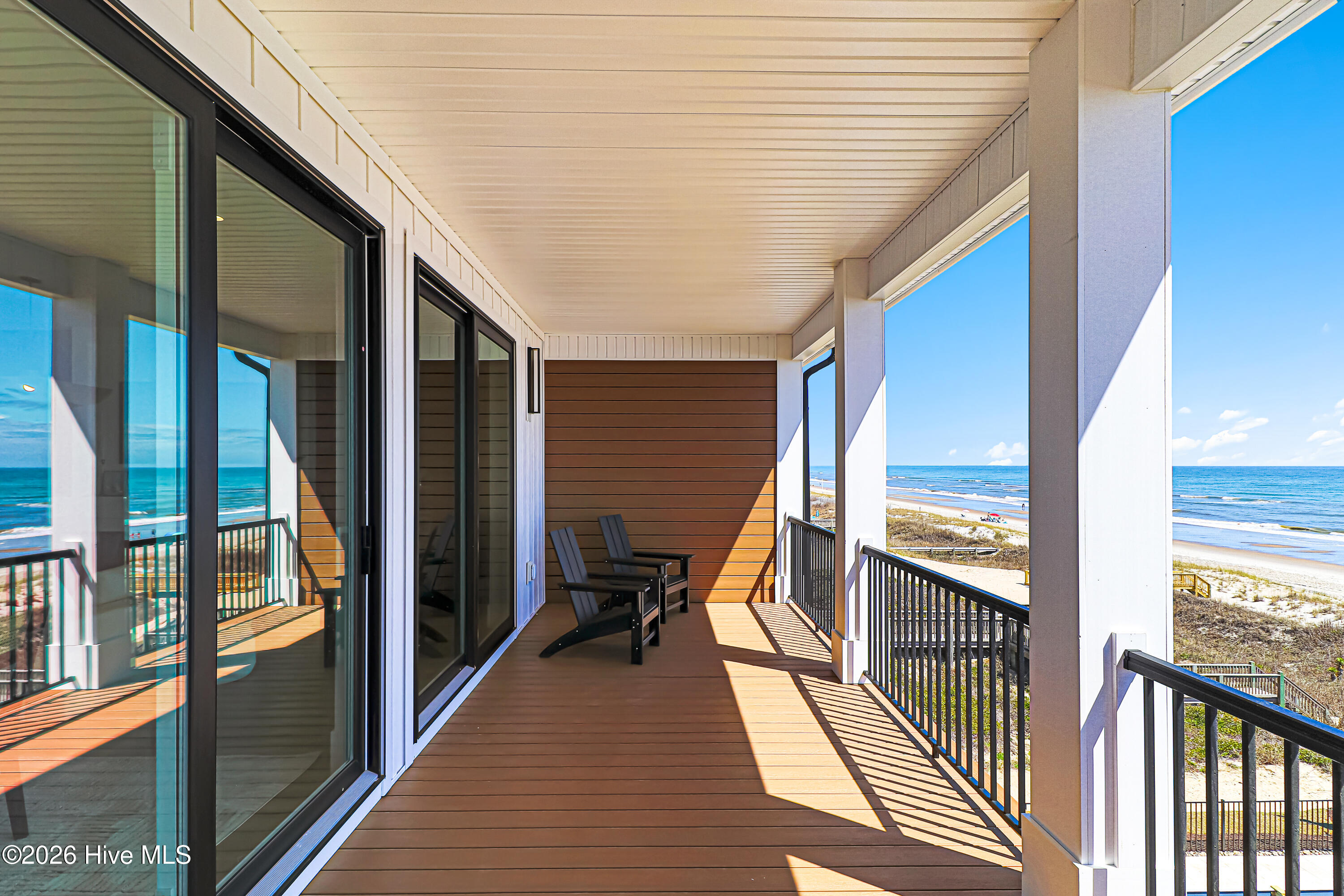 100567195 | Photo 51