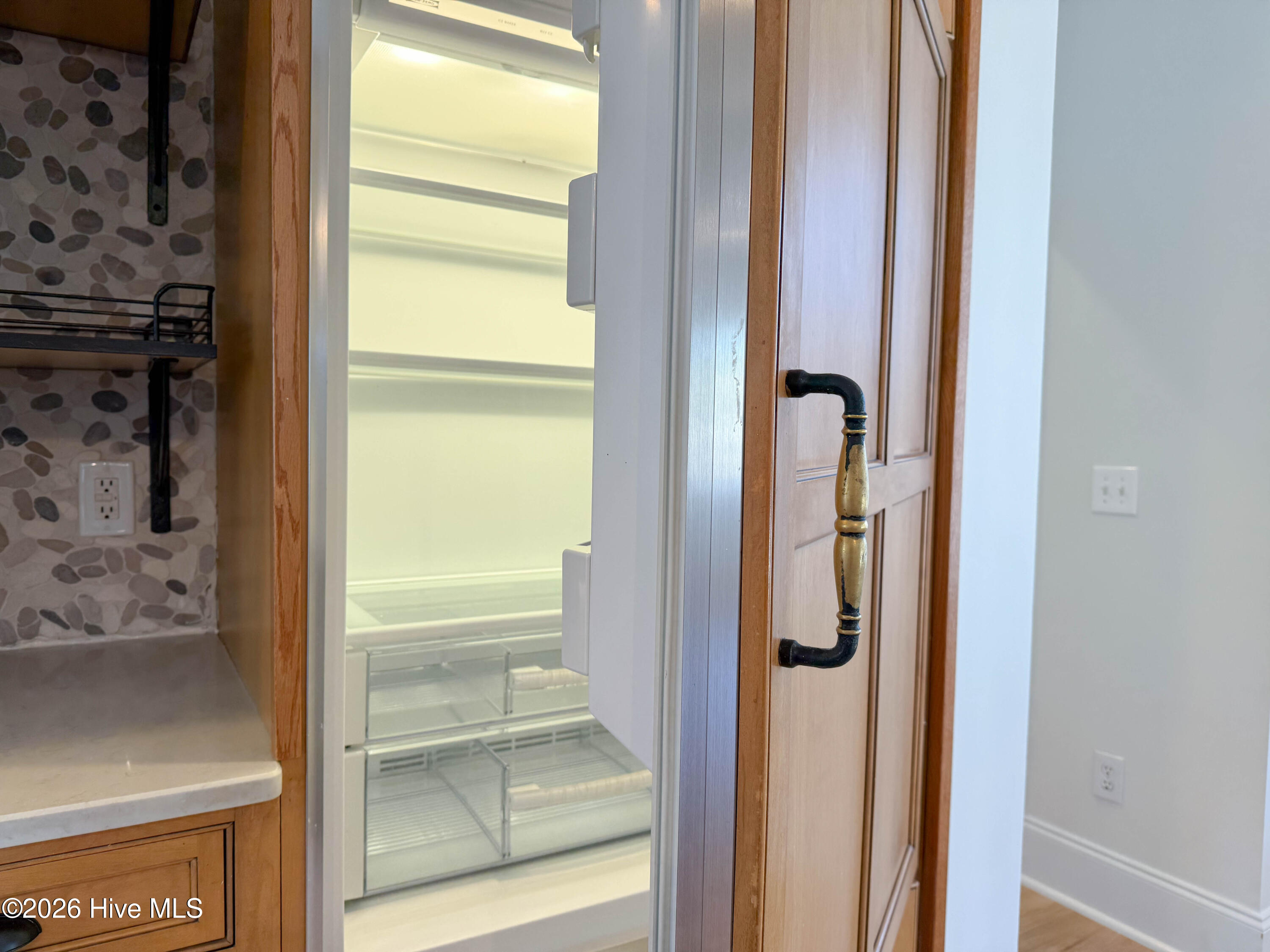 100550265 | Photo 16