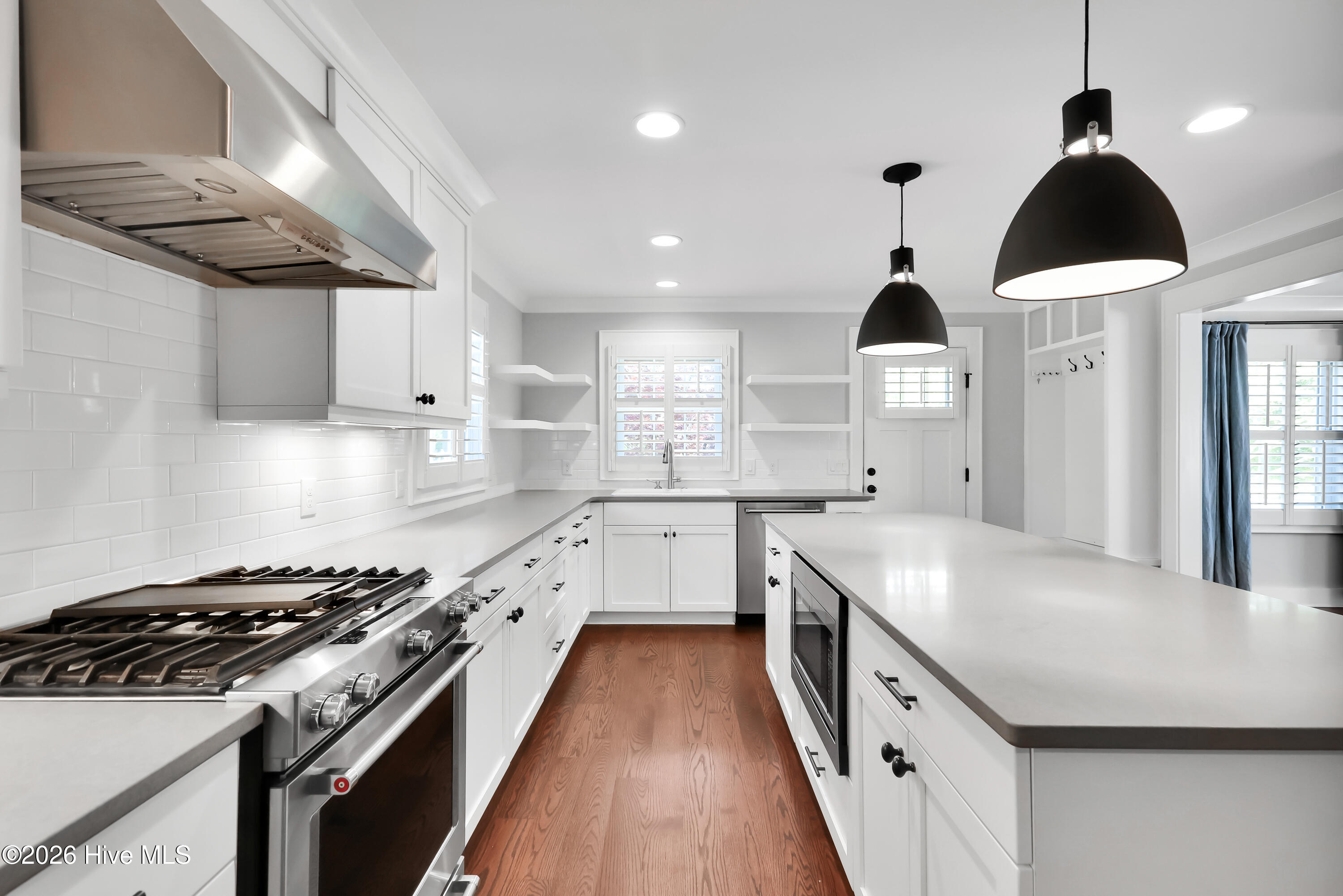 100565189 | Photo 12