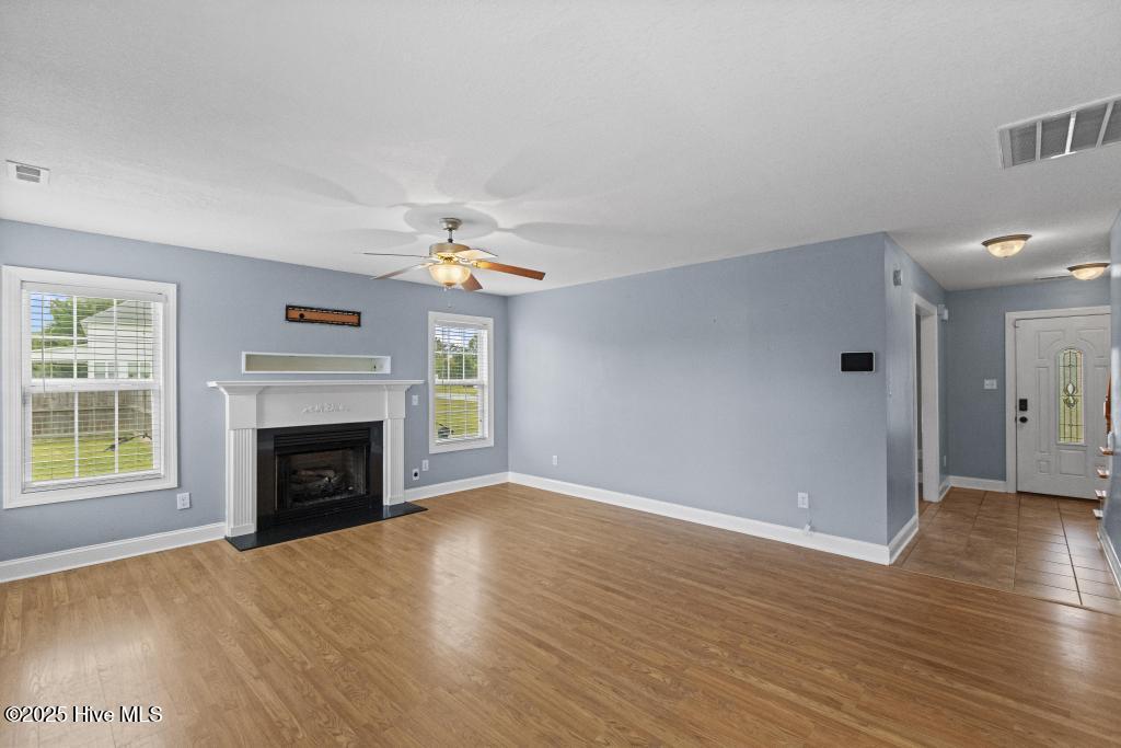 100532537 | Photo 11