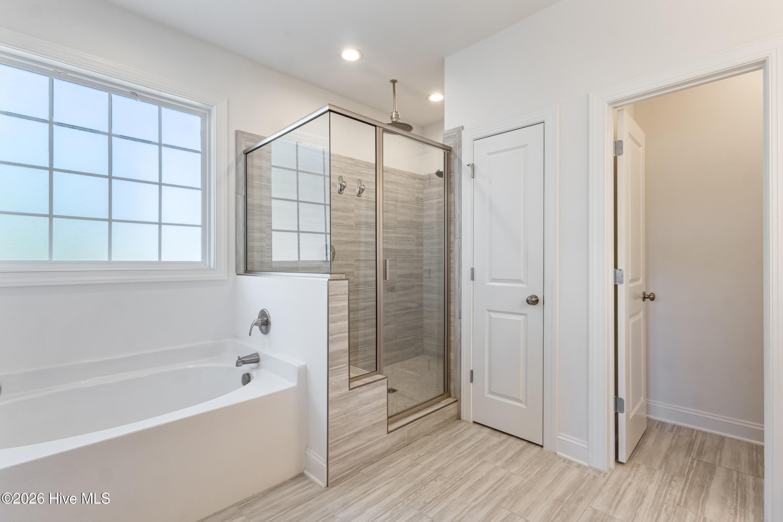 100569391 | Photo 24