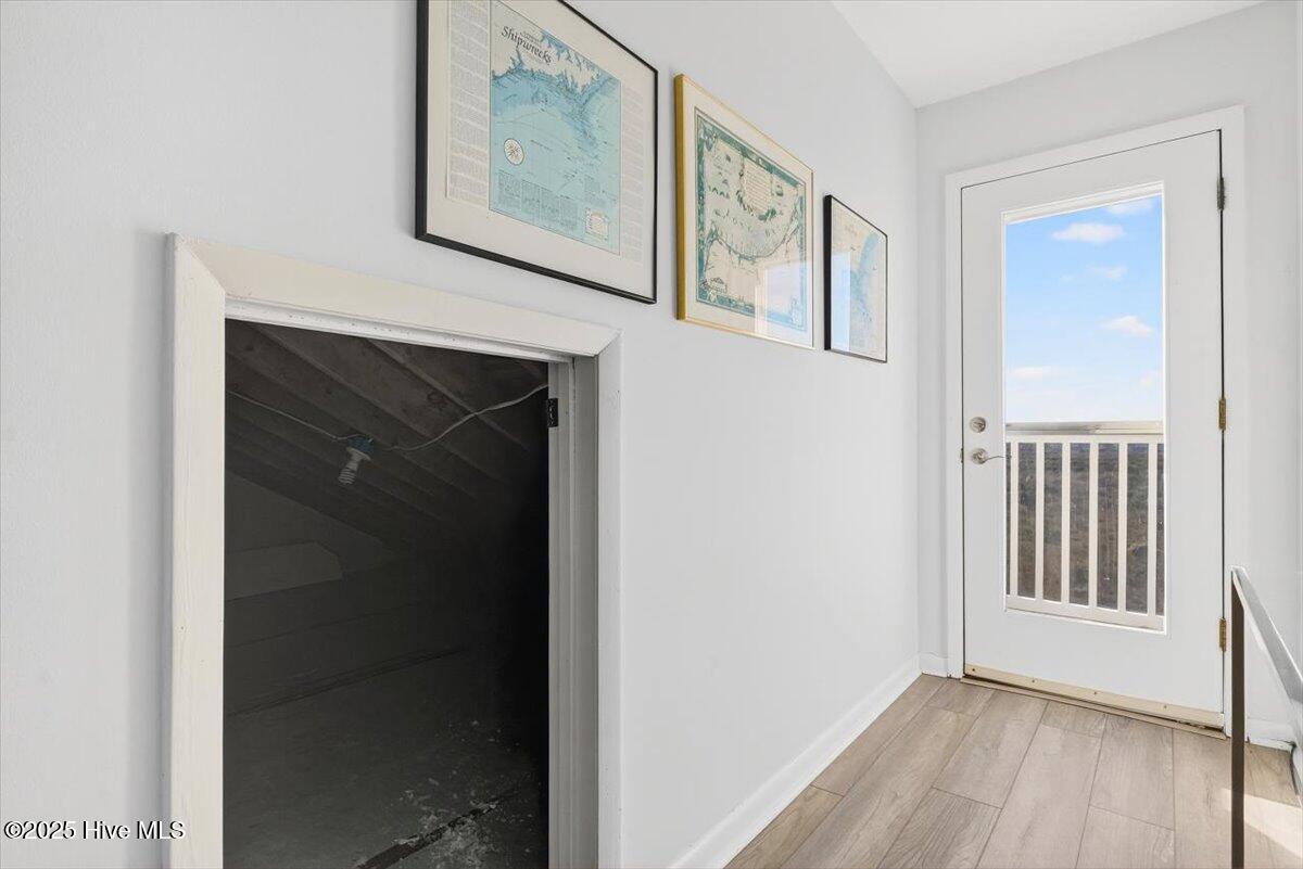 100542935 | Photo 22