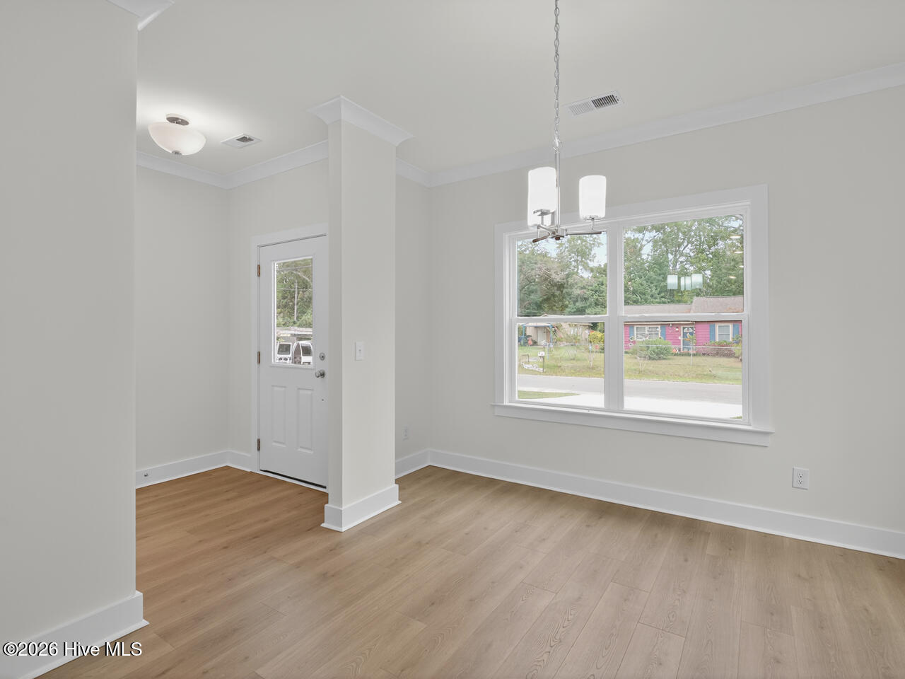 100547597 | Photo 15