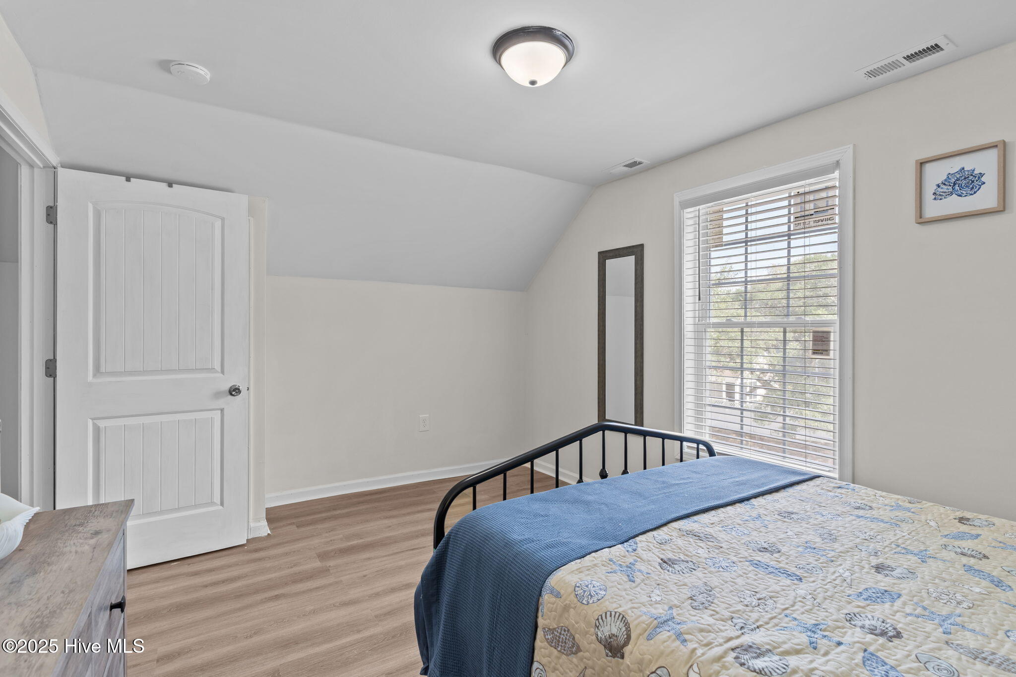 100535377 | Photo 33