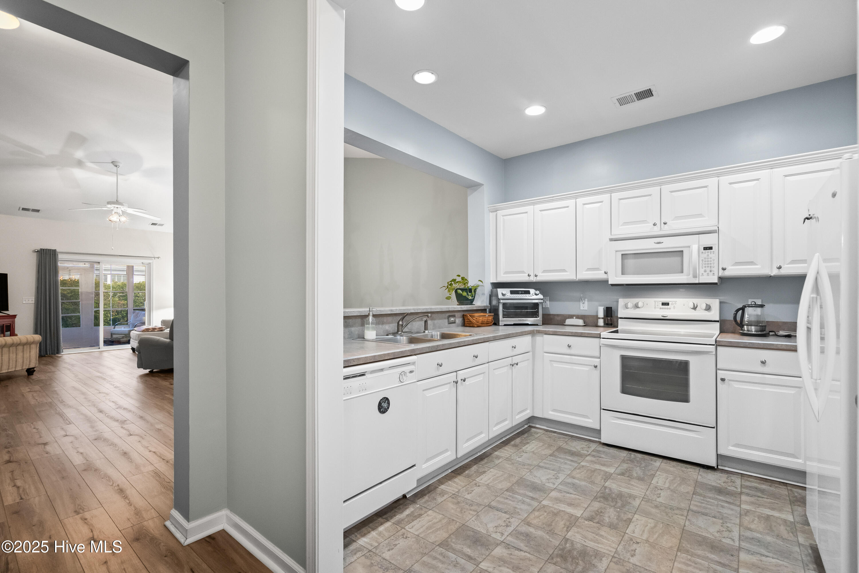 100514245 | Photo 13