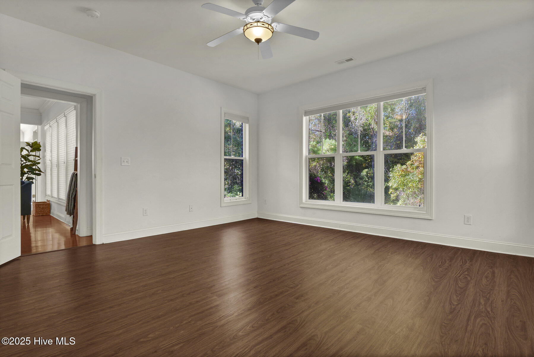 100540144 | Photo 34